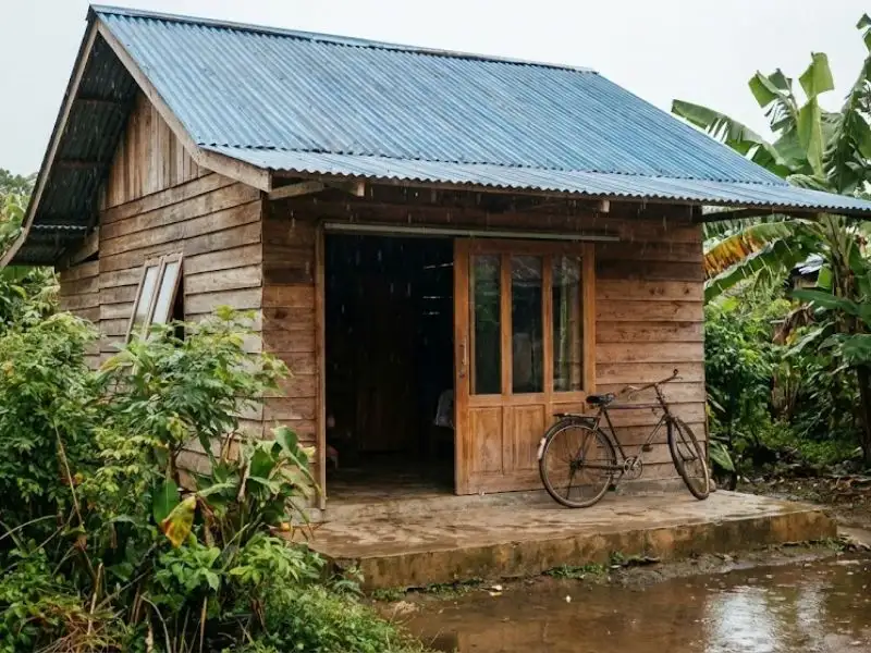 Rumah Kayu 6×9 Low-Budget dengan Atap Seng